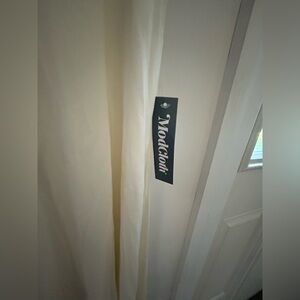 ModCloth NWT Tunic w/ v neck, short sleeves & hem detail. Hem is down each side.